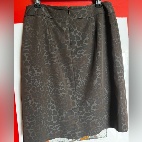 Martha B browns blue animal print skirt - Picture 2 of 7